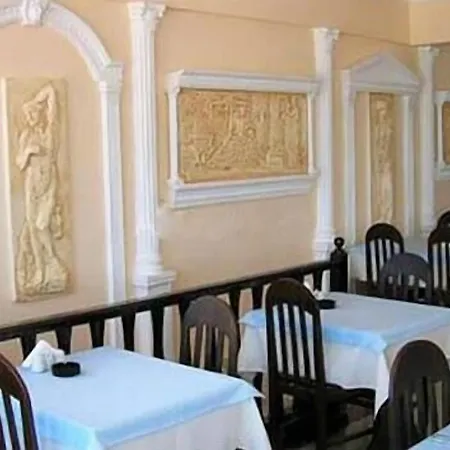 Victoria & ホテル