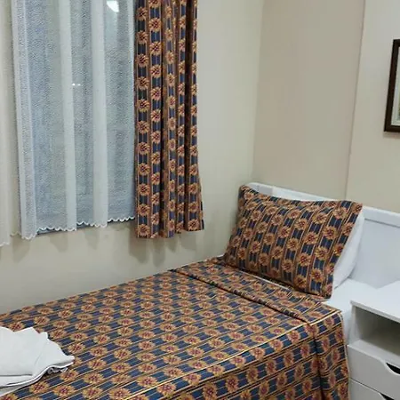 Victoria & 4* تورغوتْريس