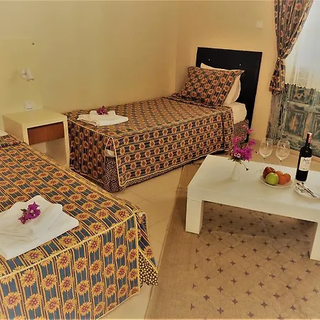 Victoria & ホテル トゥルグトレイス