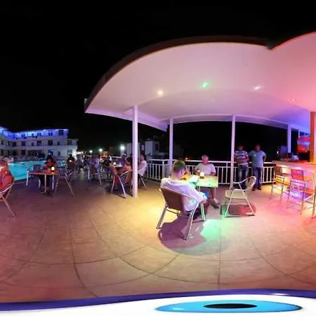 فندق Victoria & 4*