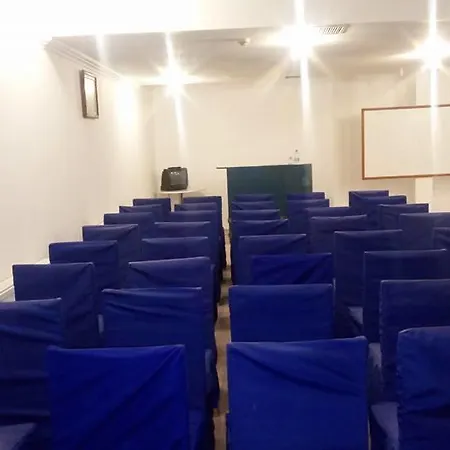 Victoria & تورغوتْريس