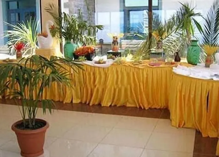 Victoria & Отель Тургутрейс