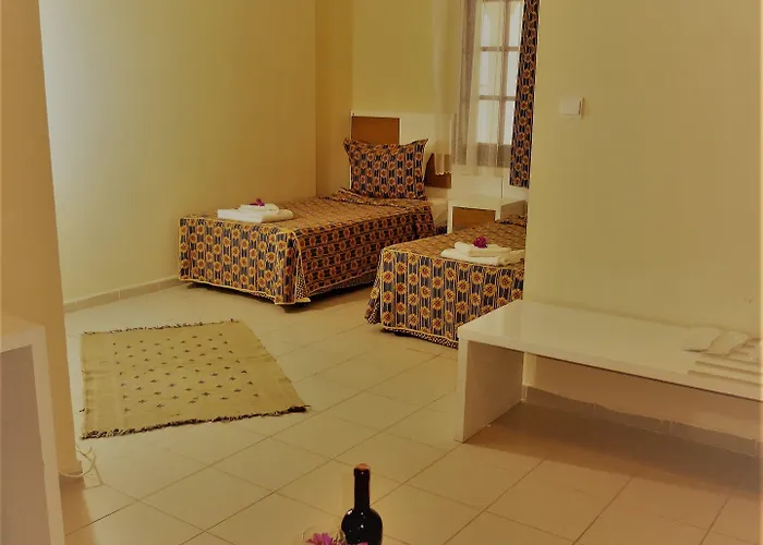 Отель Victoria & 4*