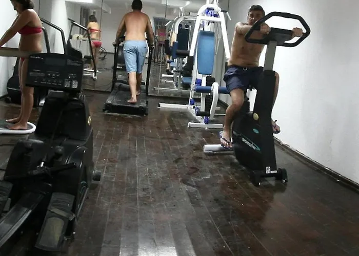 Отель Victoria &