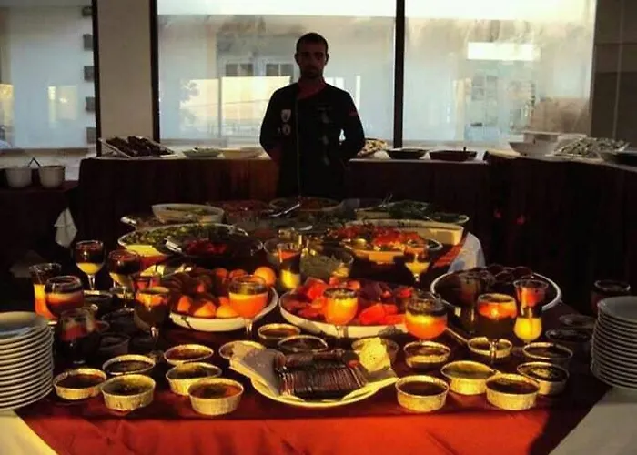 Отель Victoria & 4*