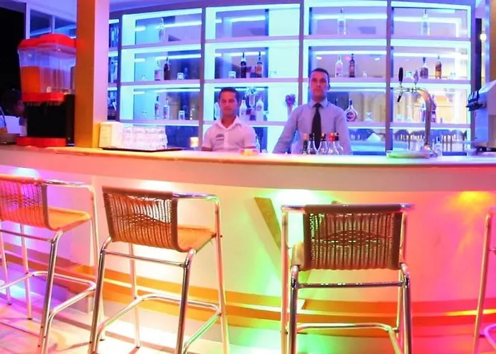 Victoria & Отель Тургутрейс